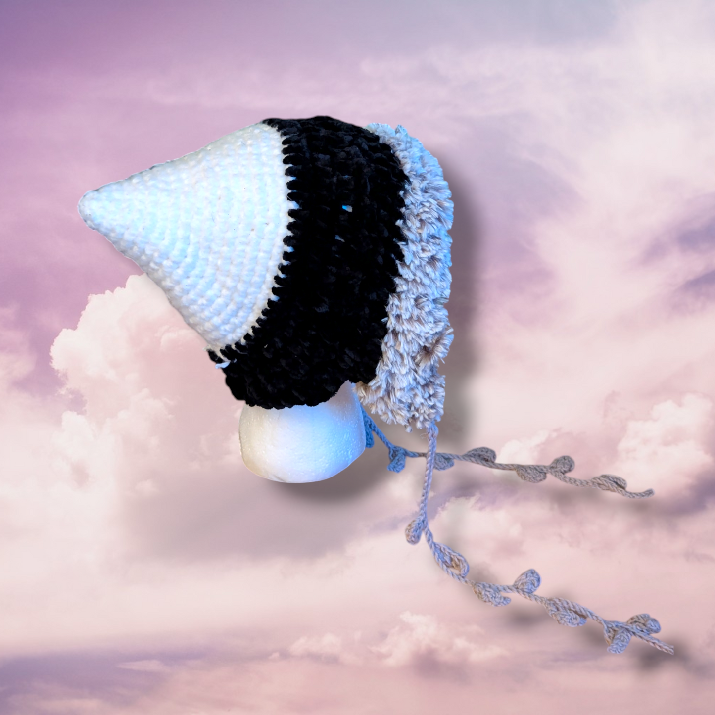 B&W Willow Bud Bonnet